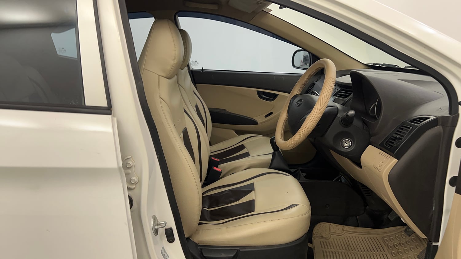 Used 2018 Hyundai Eon Magna + Petrol Manual interior RIGHT SIDE FRONT DOOR CABIN VIEW