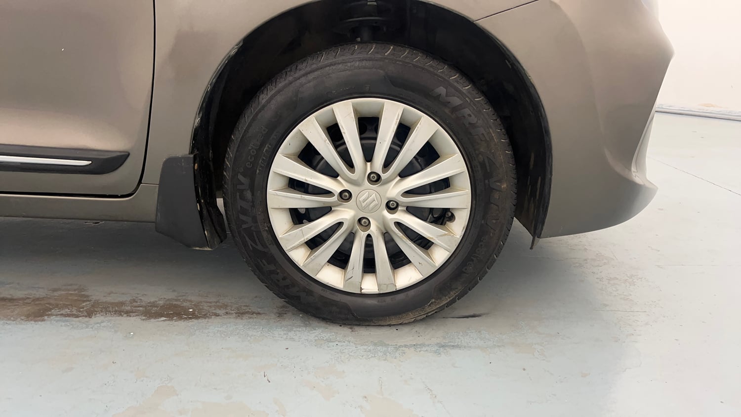 Used 2019 Maruti Suzuki Baleno Delta Petrol Manual tyres RIGHT FRONT TYRE RIM VIEW