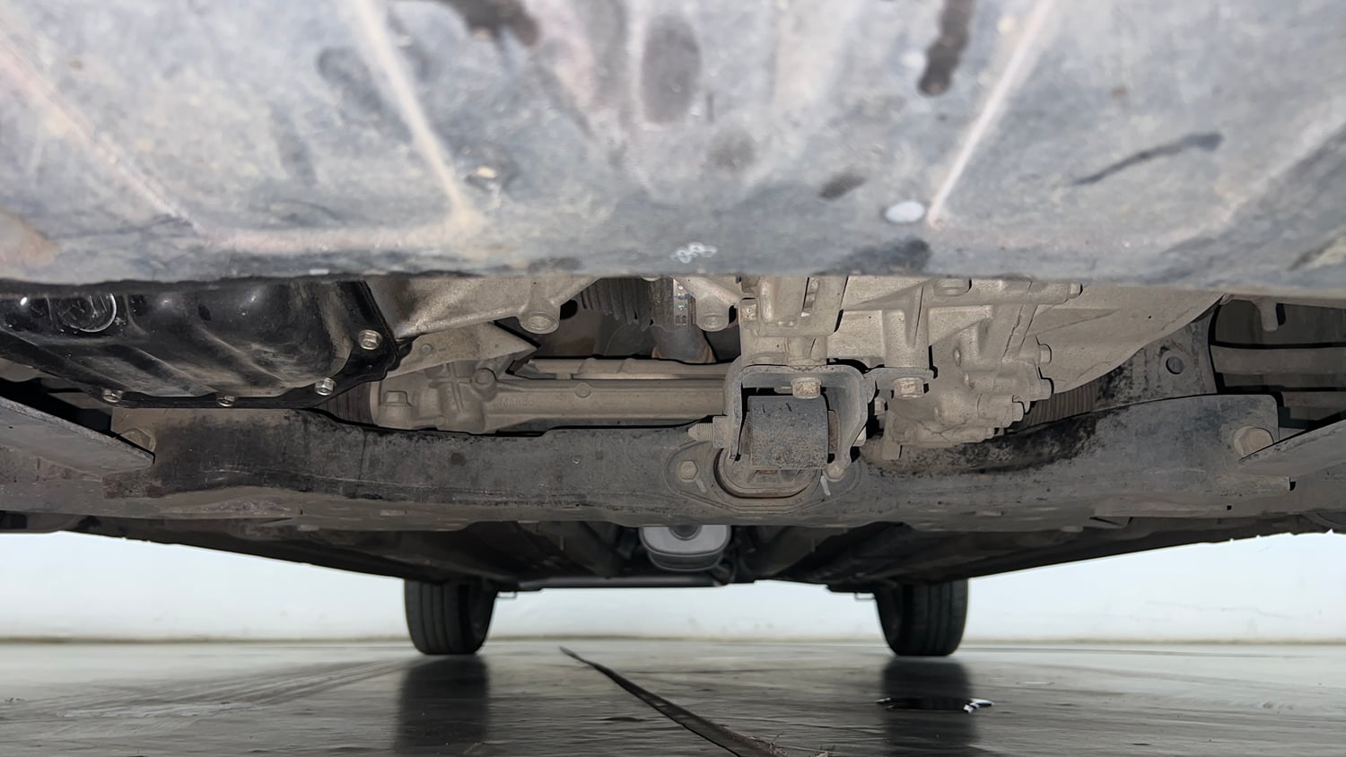 Used 2019 Hyundai Verna SX 1.6 VTVT Petrol Manual extra FRONT LEFT UNDERBODY VIEW
