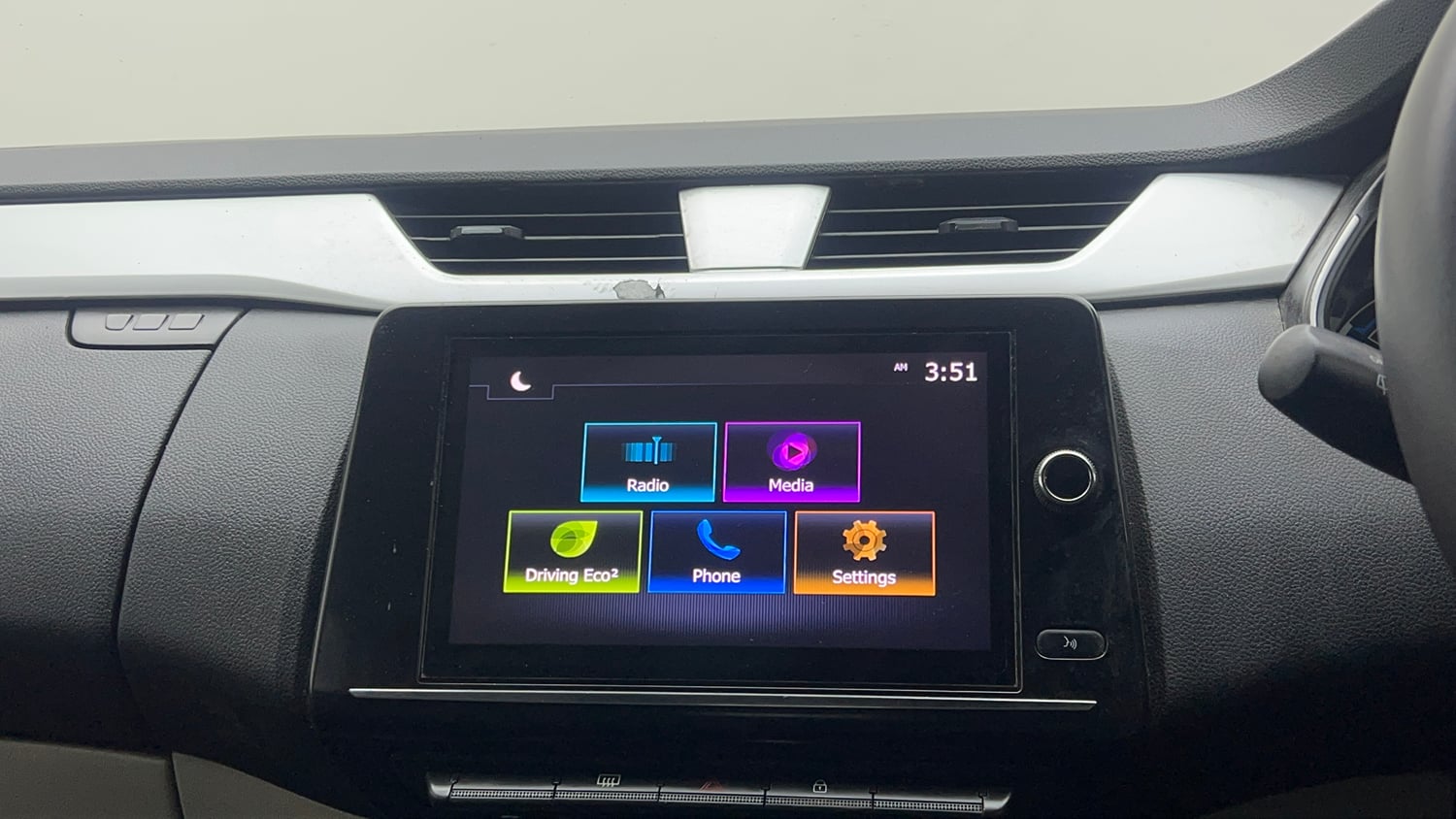 Used 2021 Renault Triber RXZ Petrol Manual top_features Touch screen infotainment system