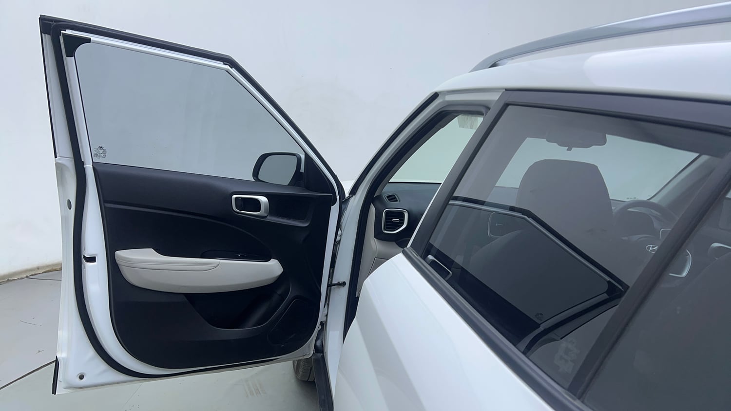 Used 2025 Hyundai Venue SX (O) 1.0 Turbo DCT Petrol Automatic interior LEFT FRONT DOOR OPEN VIEW