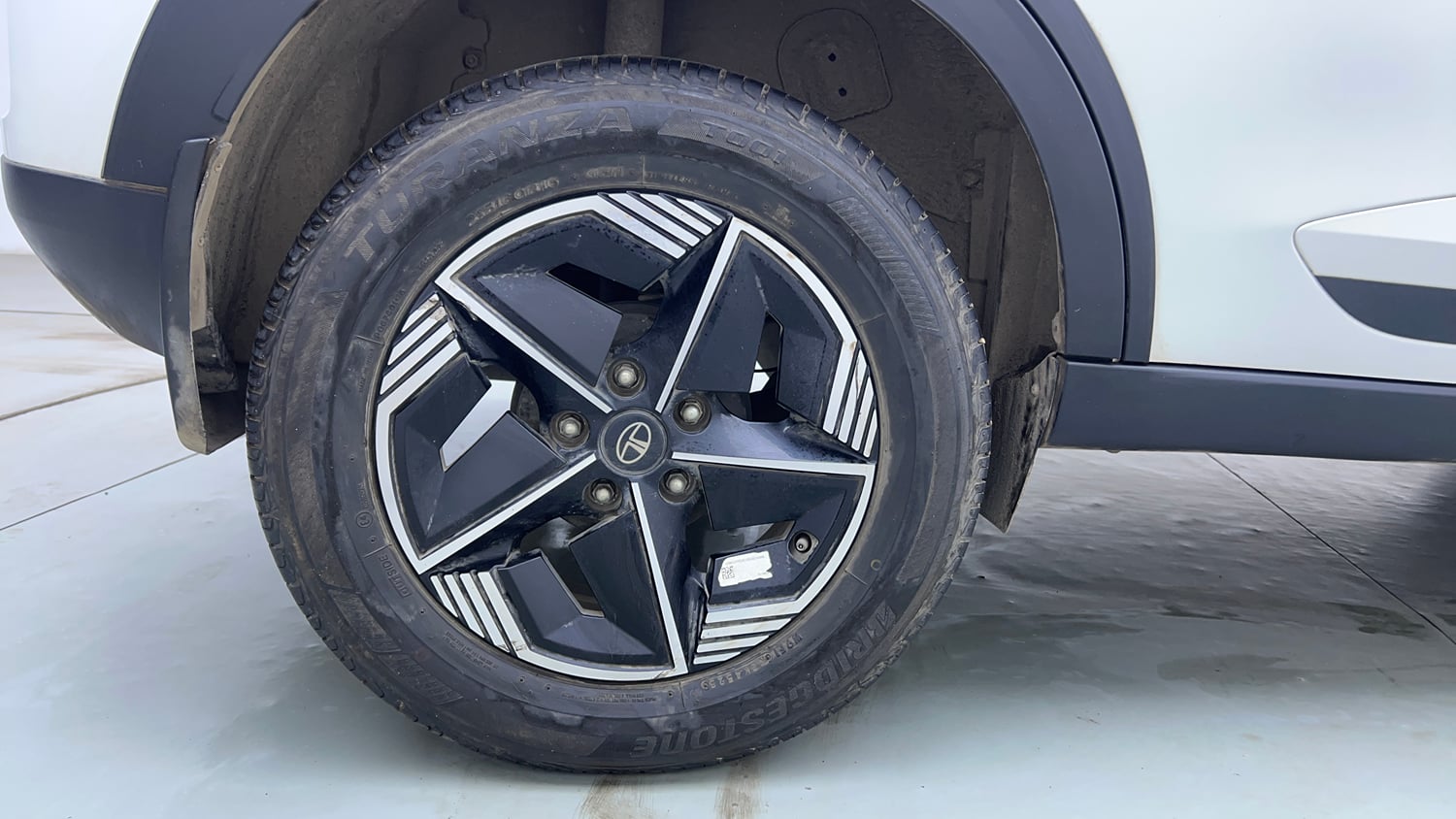Used 2023 Tata Nexon Fearless Plus S 1.2 Revotron Petrol 7DCA DT Petrol Automatic tyres RIGHT REAR TYRE RIM VIEW