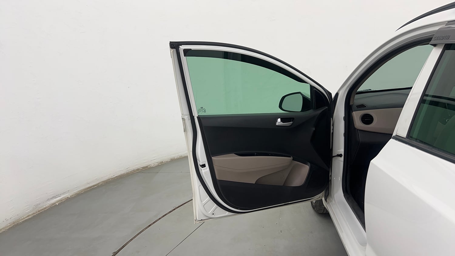 Used 2017 Hyundai Grand i10 Sportz (O) 1.2 Kappa VTVT Petrol Manual interior LEFT FRONT DOOR OPEN VIEW