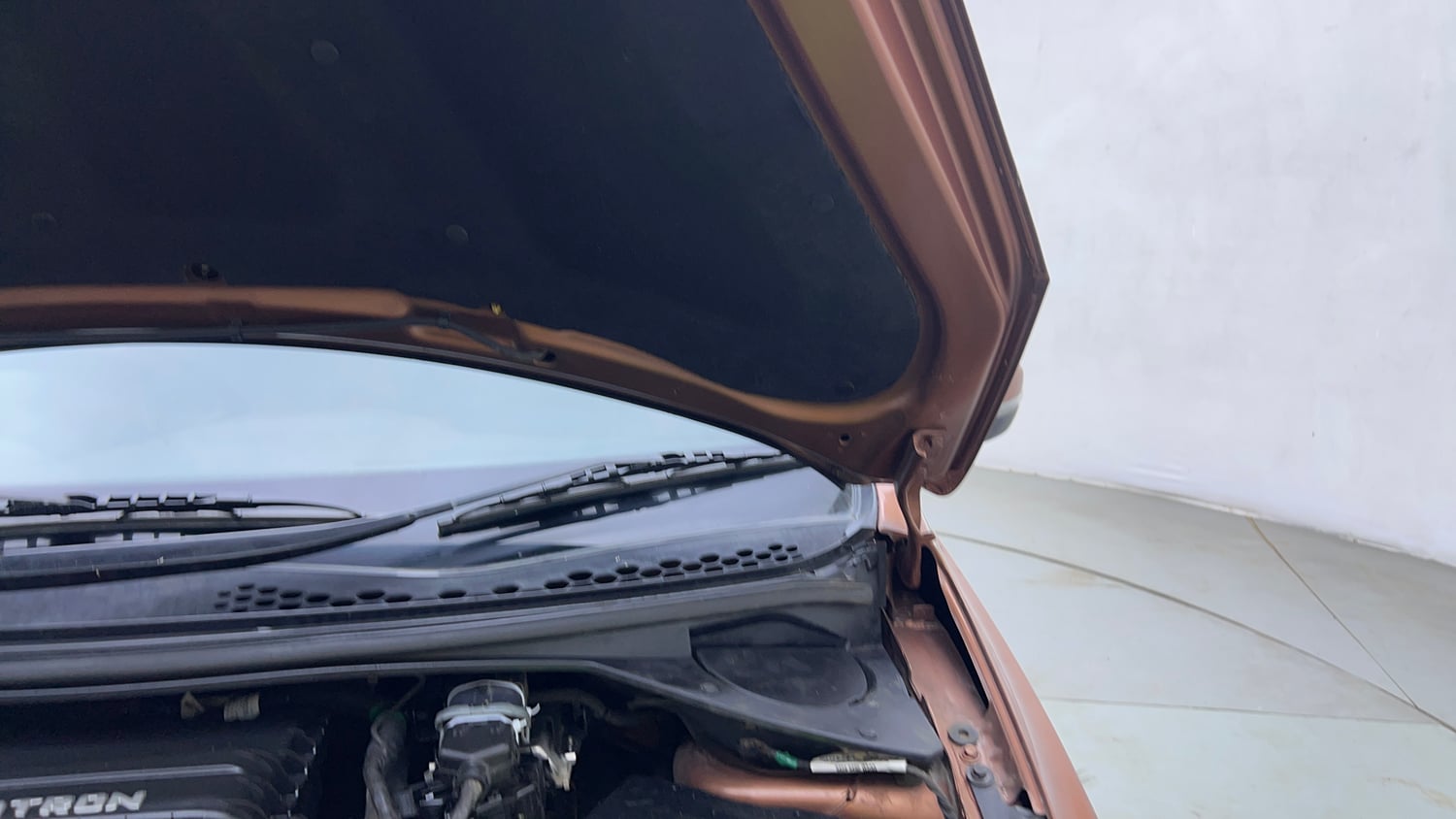 Used 2018 Tata Tigor Revotron XZA Petrol Automatic engine ENGINE LEFT SIDE HINGE & APRON VIEW