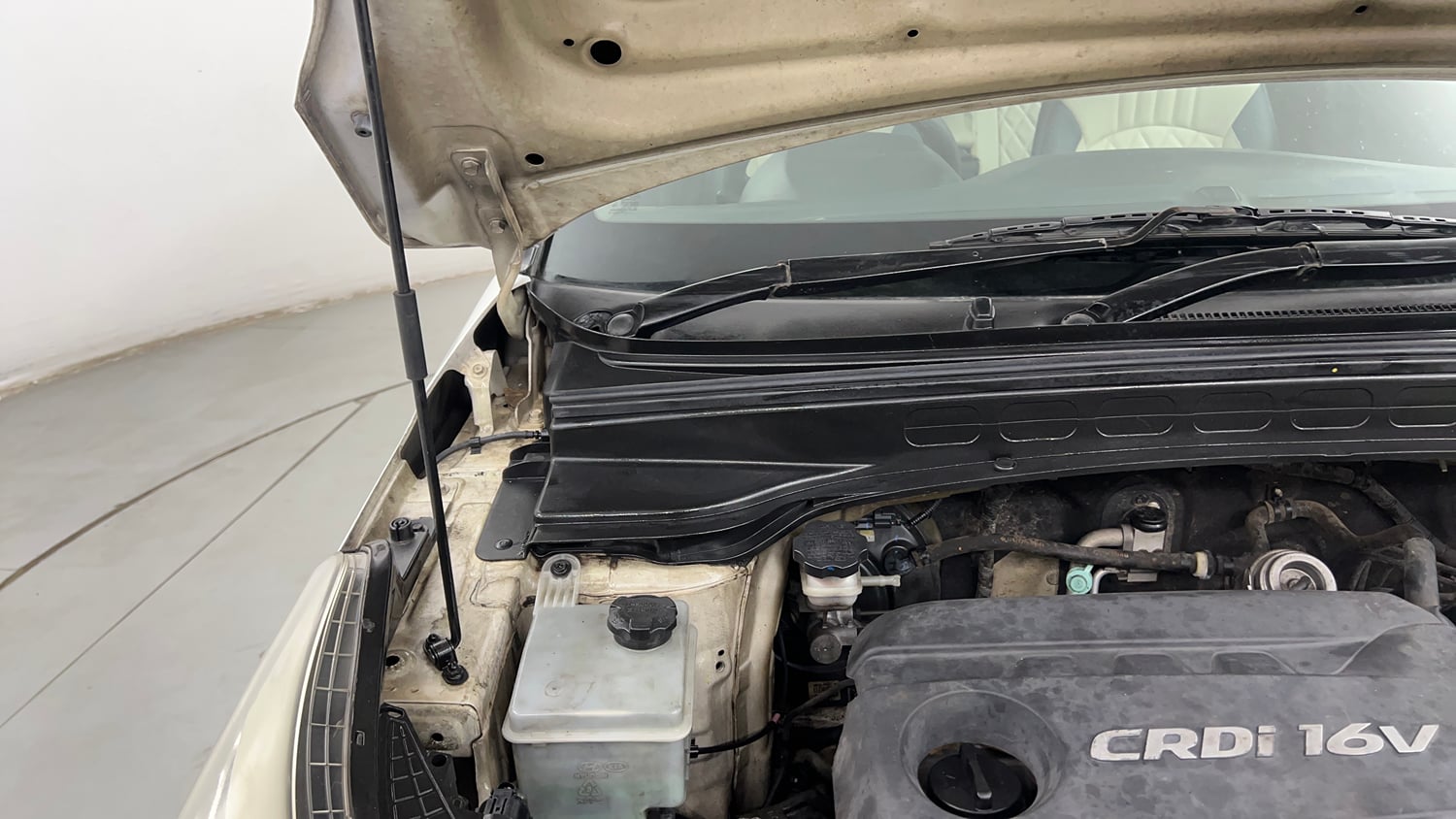 Used 2015 Hyundai Creta 1.6 SX Plus AT Diesel Automatic engine ENGINE RIGHT SIDE HINGE & APRON VIEW