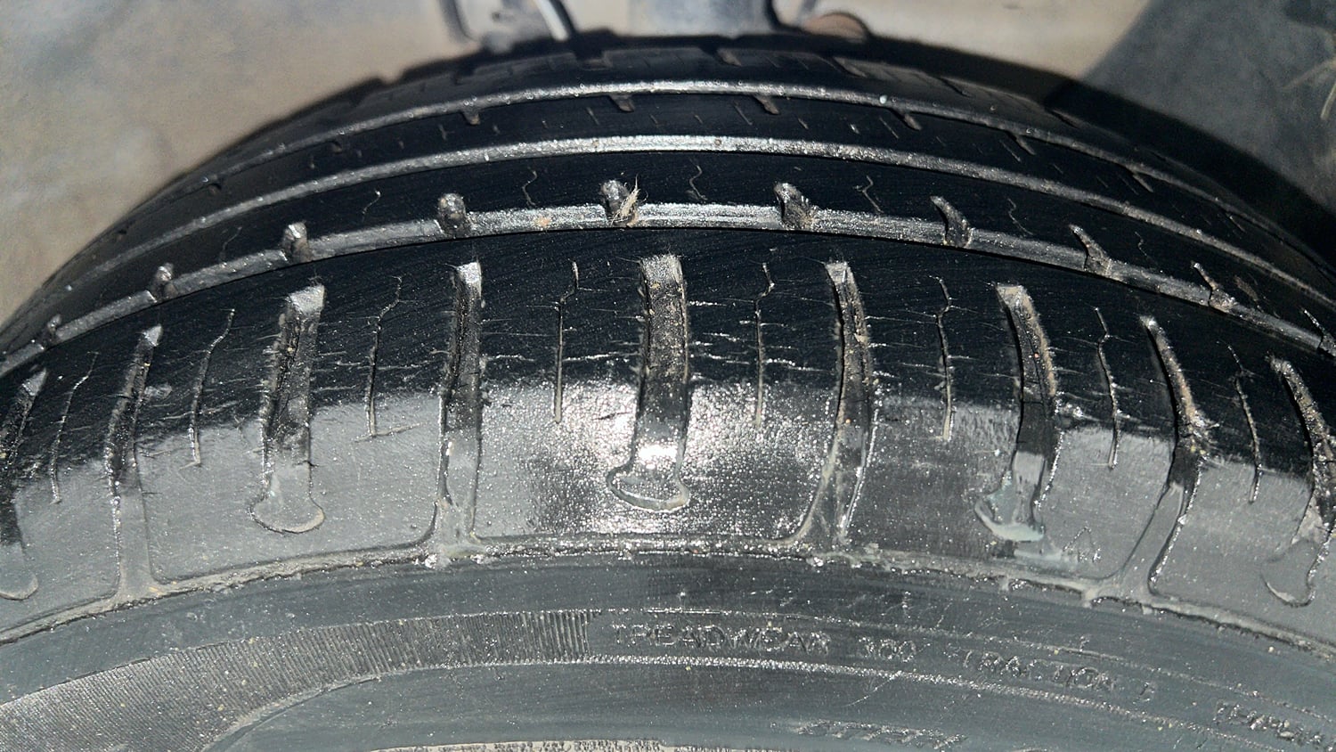 Used 2015 Hyundai Elite i20 Sportz 1.2 Petrol Manual tyres RIGHT FRONT TYRE TREAD VIEW