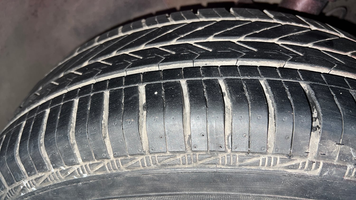 Used 2017 Hyundai Elite i20 Sportz 1.2 Petrol Manual tyres LEFT FRONT TYRE TREAD VIEW