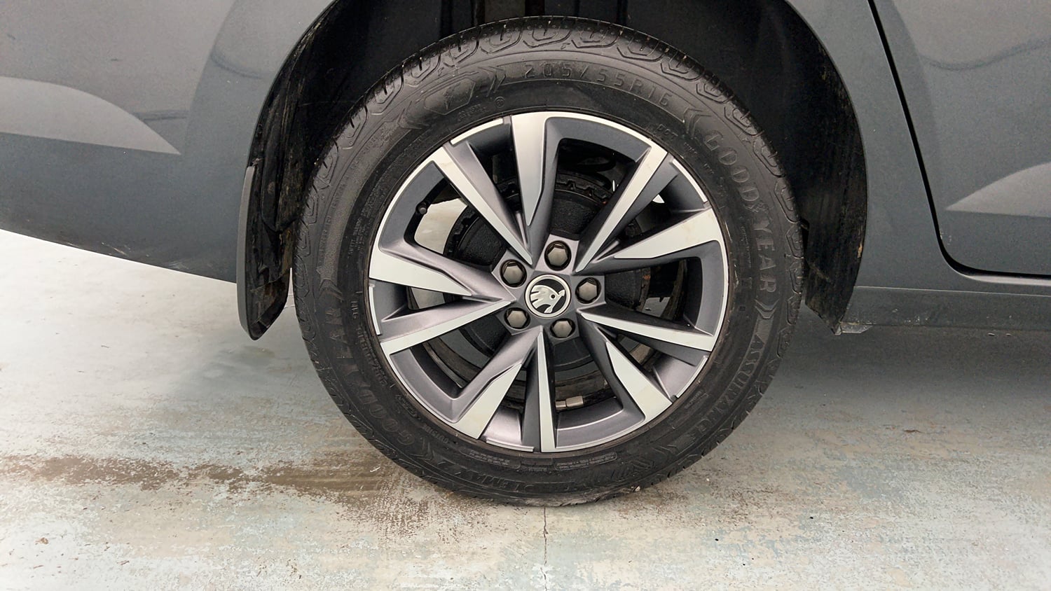 Used 2023 Skoda Slavia Style 1.5L TSI DSG Petrol Automatic tyres RIGHT REAR TYRE RIM VIEW