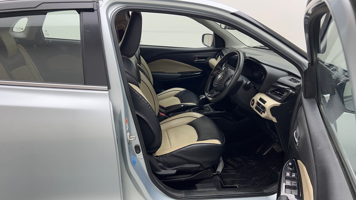 Used 2023 Toyota Glanza G AMT Petrol Automatic interior RIGHT SIDE FRONT DOOR CABIN VIEW