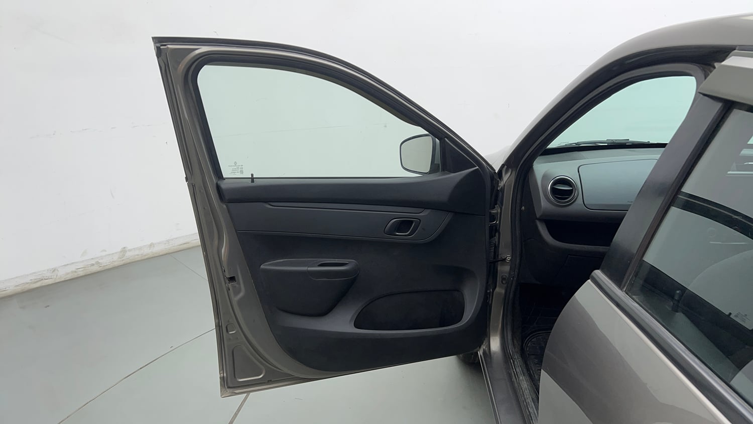 Used 2017 Renault Kwid 1.0 RXT Petrol Manual interior LEFT FRONT DOOR OPEN VIEW