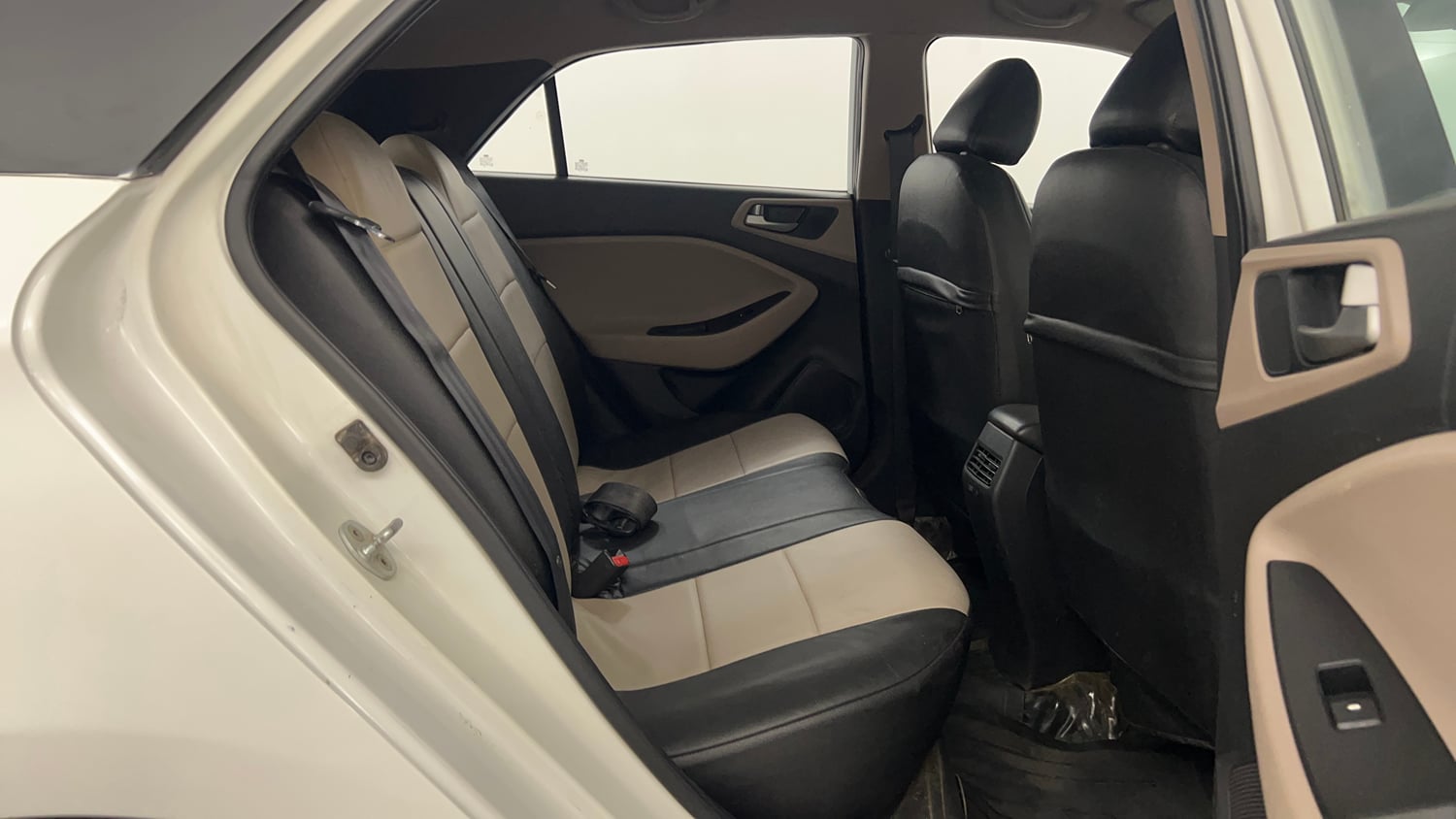 Used 2015 Hyundai Elite i20 Magna 1.2 Petrol Manual interior RIGHT SIDE REAR DOOR CABIN VIEW