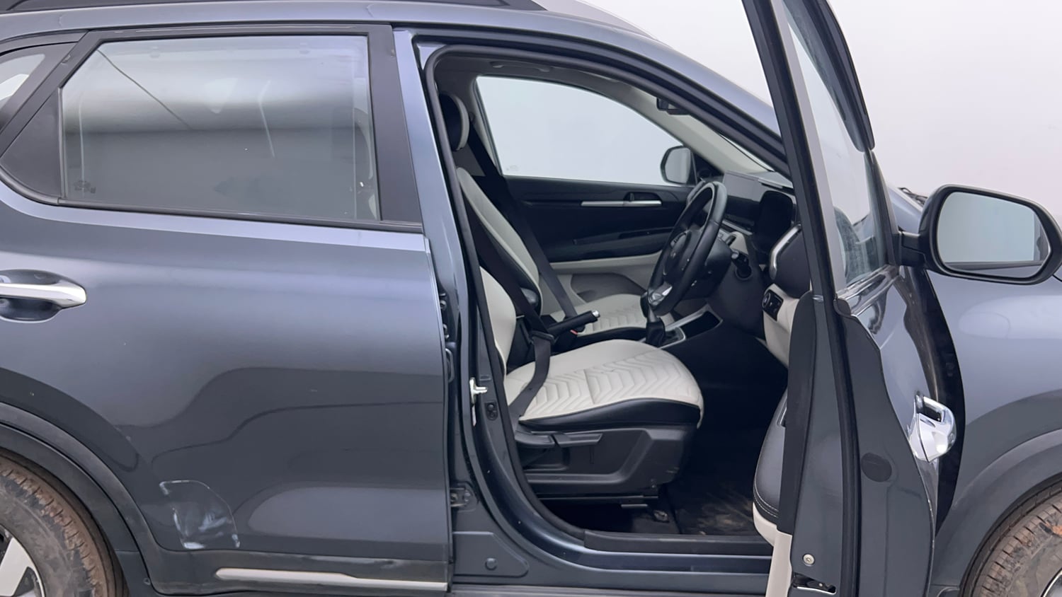 Used 2022 Kia Sonet HTX Plus 1.5 Diesel Manual interior RIGHT SIDE FRONT DOOR CABIN VIEW