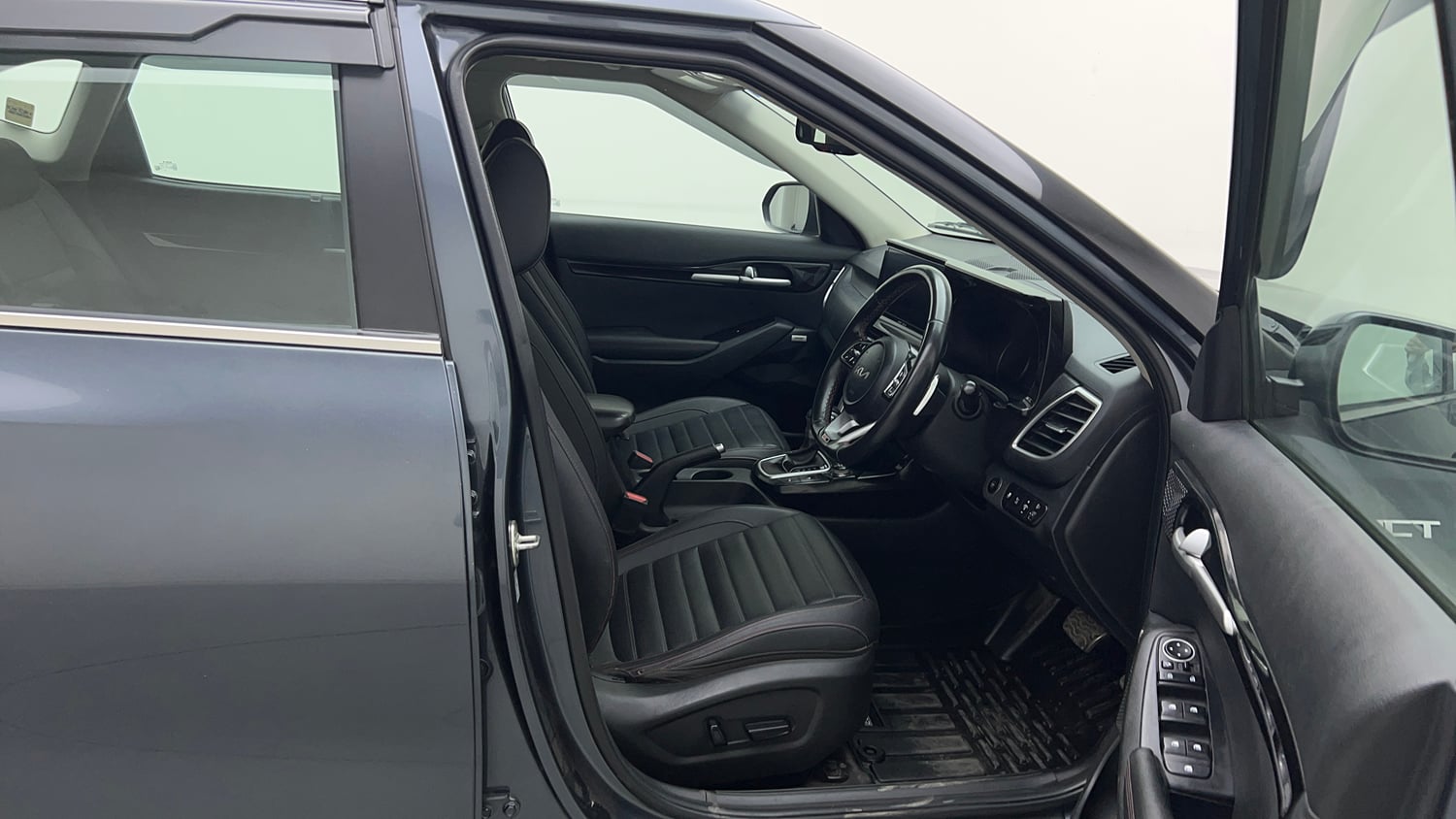 Used 2022 Kia Seltos GTX Plus 1.4 DCT Petrol Automatic interior RIGHT SIDE FRONT DOOR CABIN VIEW