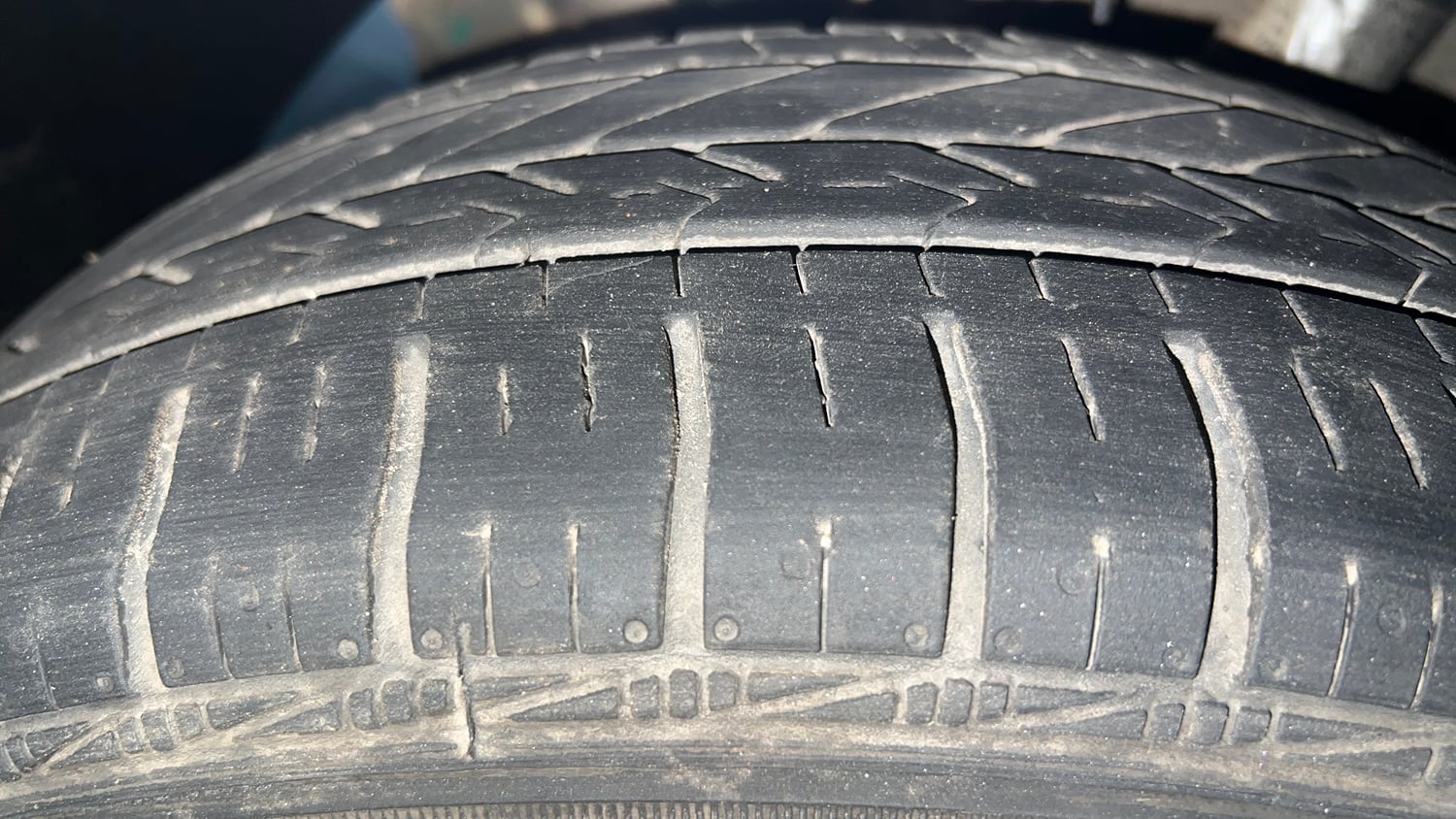Used 2022 Tata Tigor XZ Plus CNG Cng Manual tyres LEFT FRONT TYRE TREAD VIEW