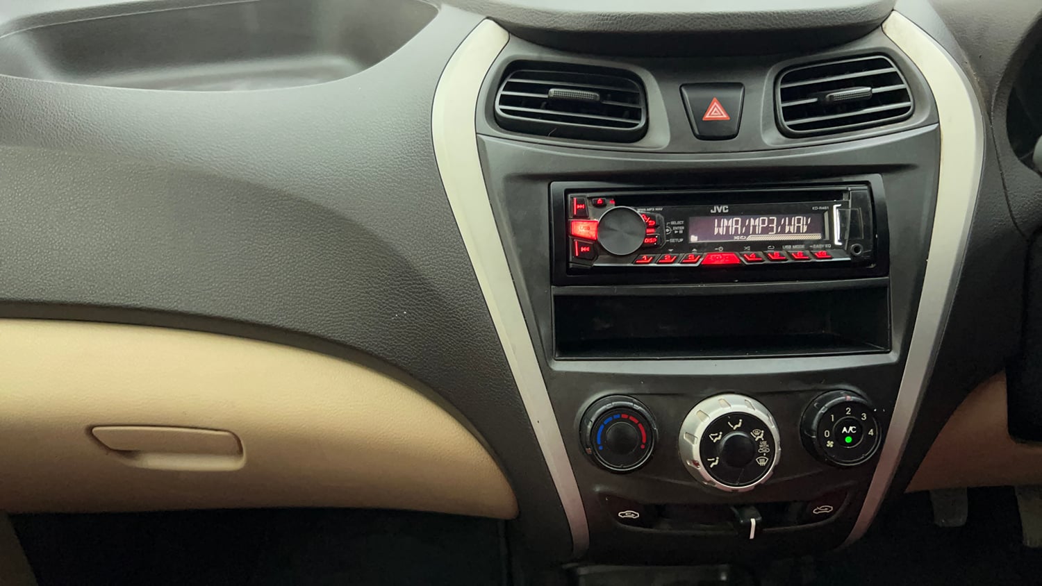 Used 2015 Hyundai Eon Era Petrol Manual interior MUSIC SYSTEM & AC CONTROL VIEW