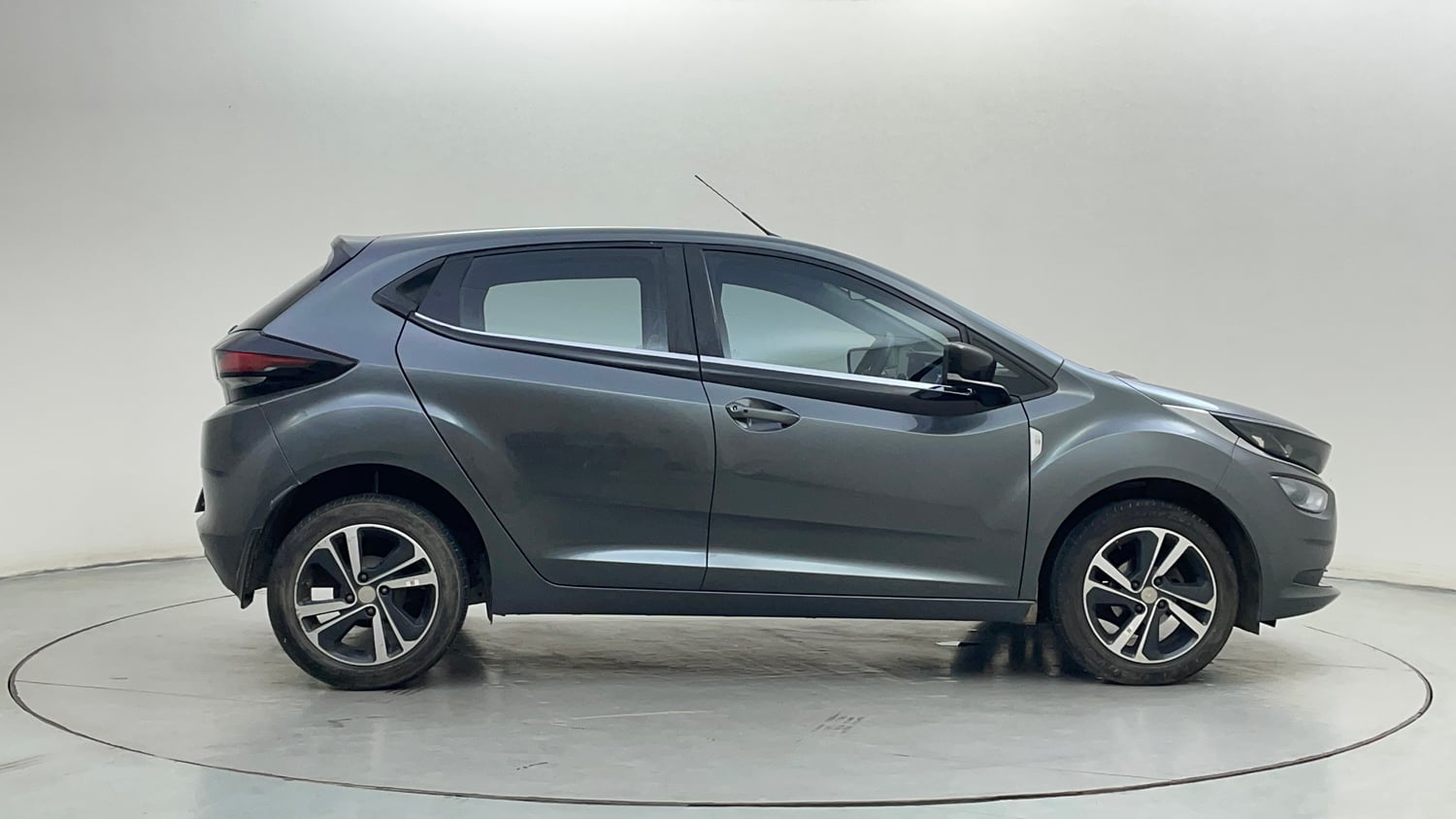 Used 2022 Tata Altroz XZ Petrol Petrol Manual exterior RIGHT SIDE VIEW