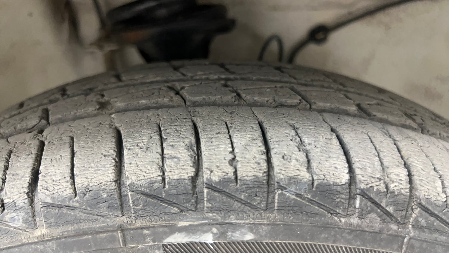 Used 2021 Maruti Suzuki Alto 800 LXi CNG Cng Manual tyres RIGHT FRONT TYRE TREAD VIEW