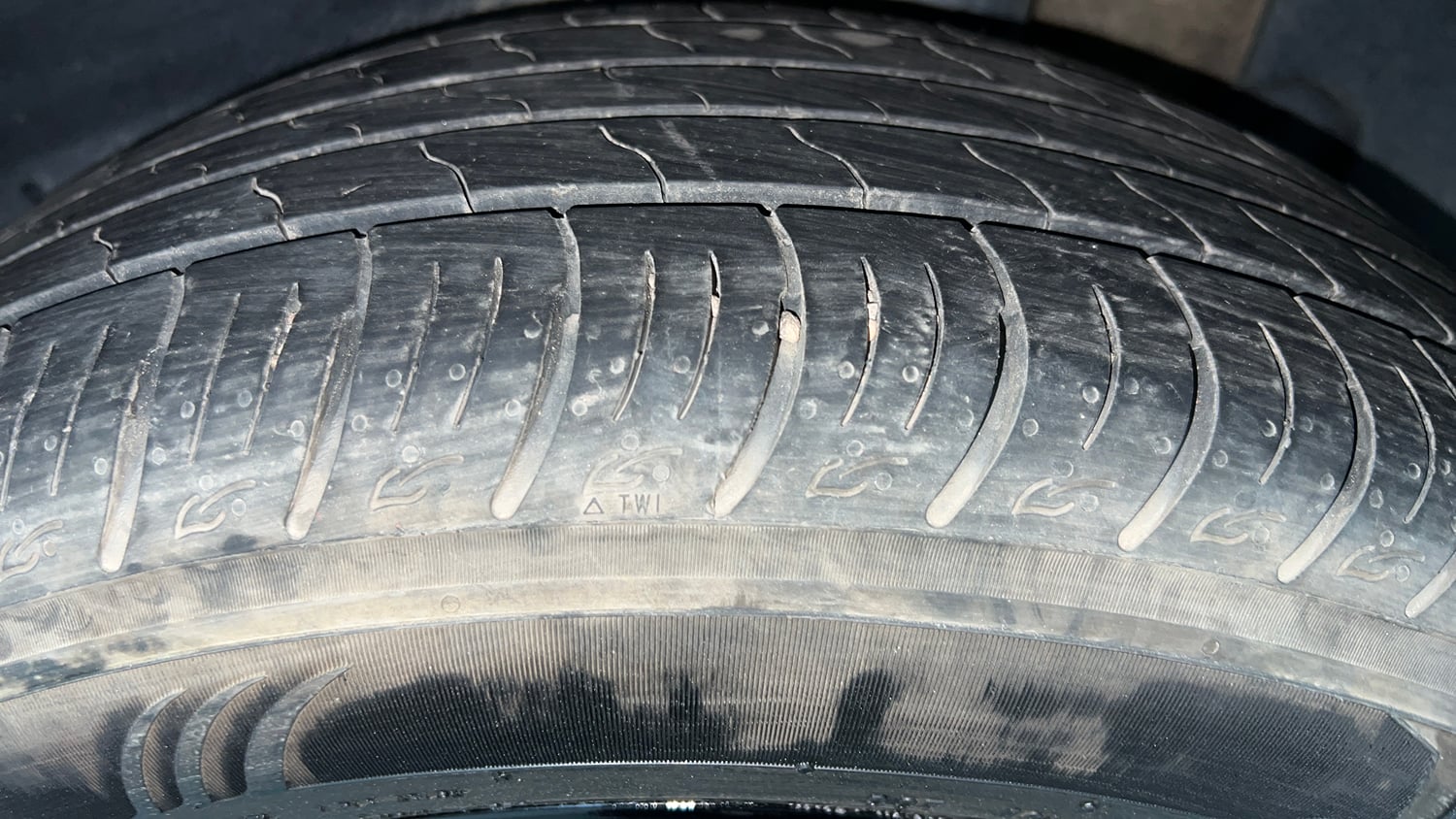 Used 2020 Kia Seltos Anniversary Edition 1.5 Petrol Manual tyres LEFT REAR TYRE TREAD VIEW