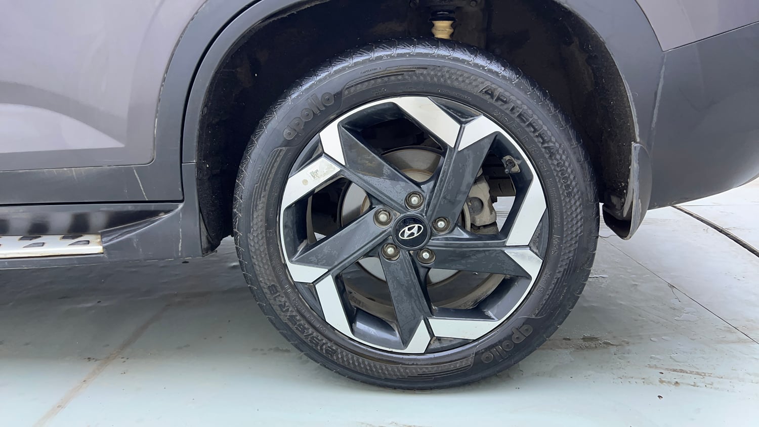 Used 2021 Hyundai Alcazar Platinum (O) 6 STR 2.0 Petrol AT Petrol Automatic tyres LEFT REAR TYRE RIM VIEW