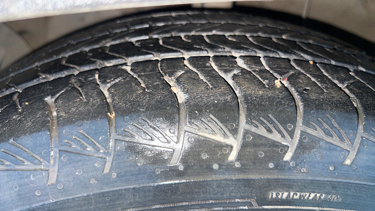Used 2021 Hyundai Alcazar Platinum (O) 6 STR 2.0 Petrol AT Petrol Automatic tyres LEFT FRONT TYRE TREAD VIEW