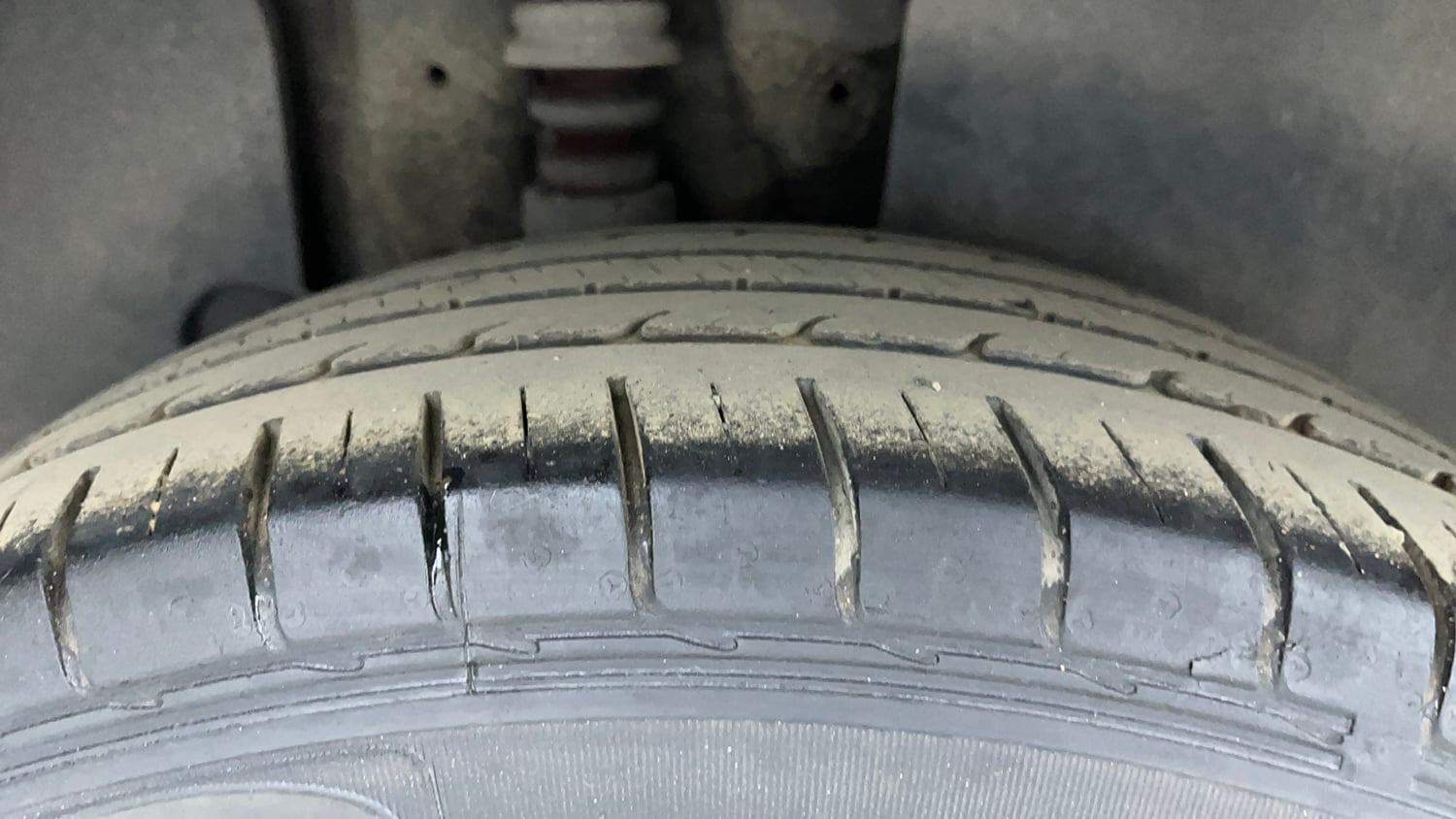 Used 2022 Kia Seltos GTX Plus 1.4 DCT Petrol Automatic tyres RIGHT REAR TYRE TREAD VIEW