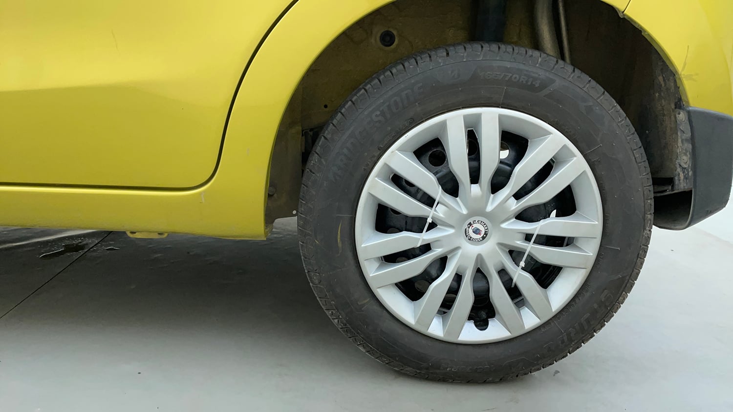 Used 2014 Maruti Suzuki Celerio VXi AMT Petrol Automatic tyres LEFT REAR TYRE RIM VIEW
