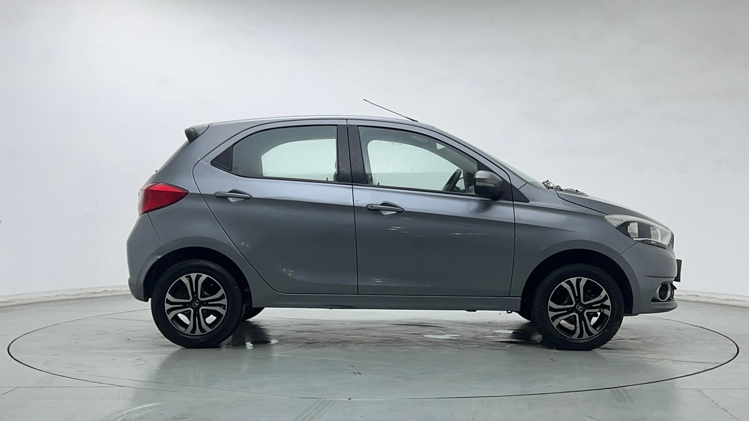 Used 2019 Tata Tiago Revotron XZ w/o Alloy Petrol Manual exterior RIGHT SIDE VIEW