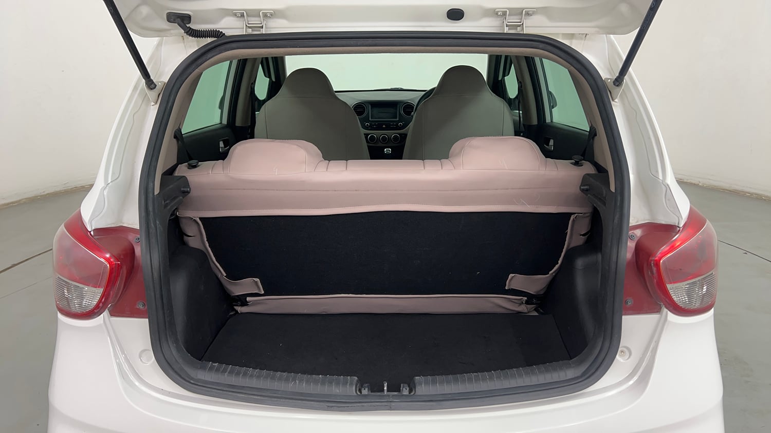Used 2017 Hyundai Grand i10 Sportz (O) 1.2 Kappa VTVT Petrol Manual interior DICKY INSIDE VIEW