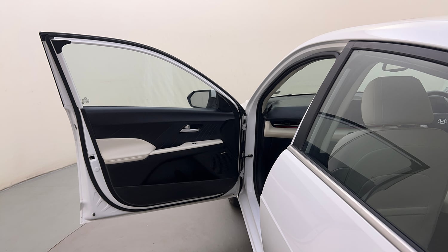 Used 2024 Hyundai Verna SX (O)1.5 Petrol MT Petrol Manual interior LEFT FRONT DOOR OPEN VIEW