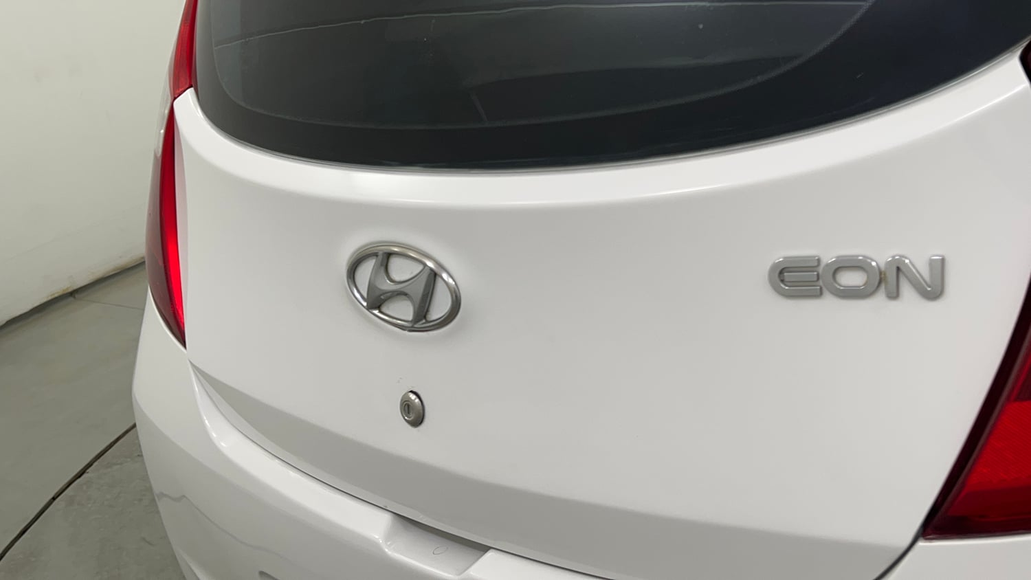 Used 2018 Hyundai Eon Magna + Petrol Manual dents MINOR SCRATCH