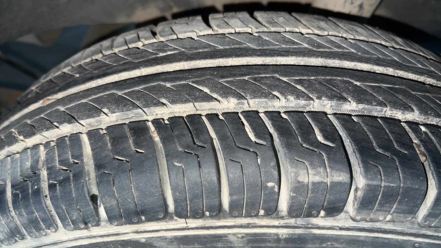 Used 2017 Renault Kwid 1.0 RXT Petrol Manual tyres LEFT REAR TYRE TREAD VIEW