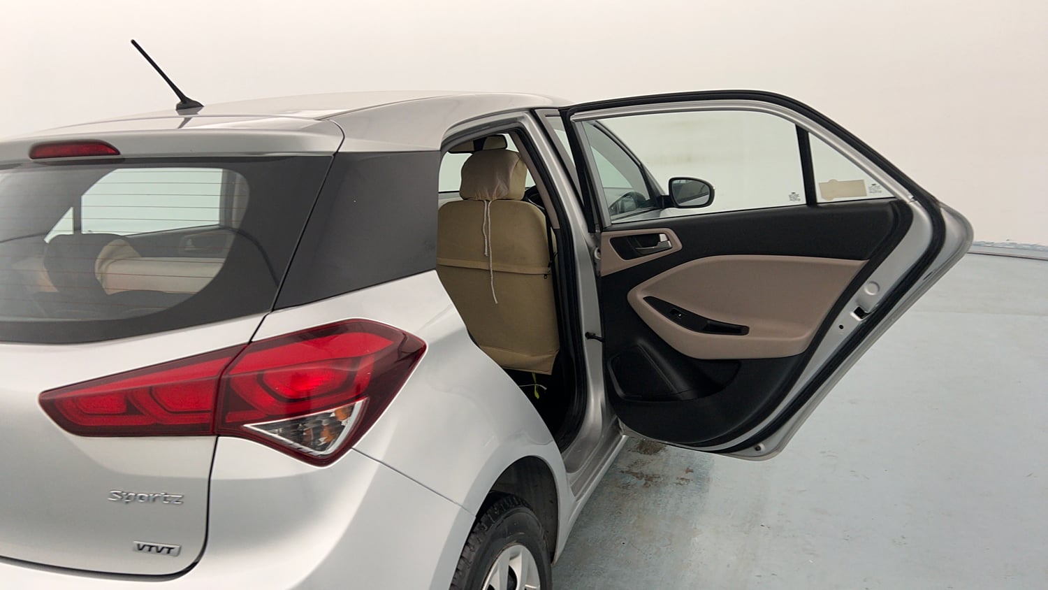 Used 2015 Hyundai Elite i20 Sportz 1.2 Petrol Manual interior RIGHT REAR DOOR OPEN VIEW