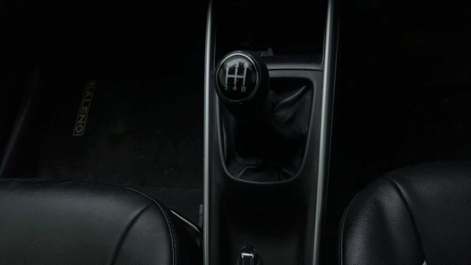 Used 2017 Maruti Suzuki Baleno Alpha 1.2 Petrol Manual interior GEAR  KNOB VIEW