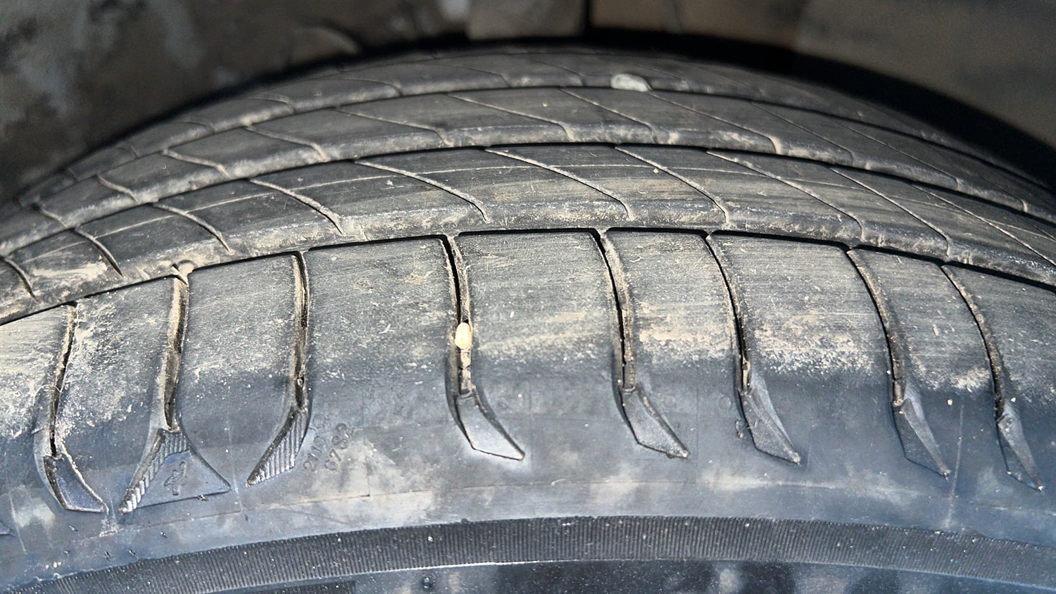 Used 2019 Hyundai Venue SX Plus 1.0 Turbo DCT Petrol Automatic tyres RIGHT FRONT TYRE TREAD VIEW