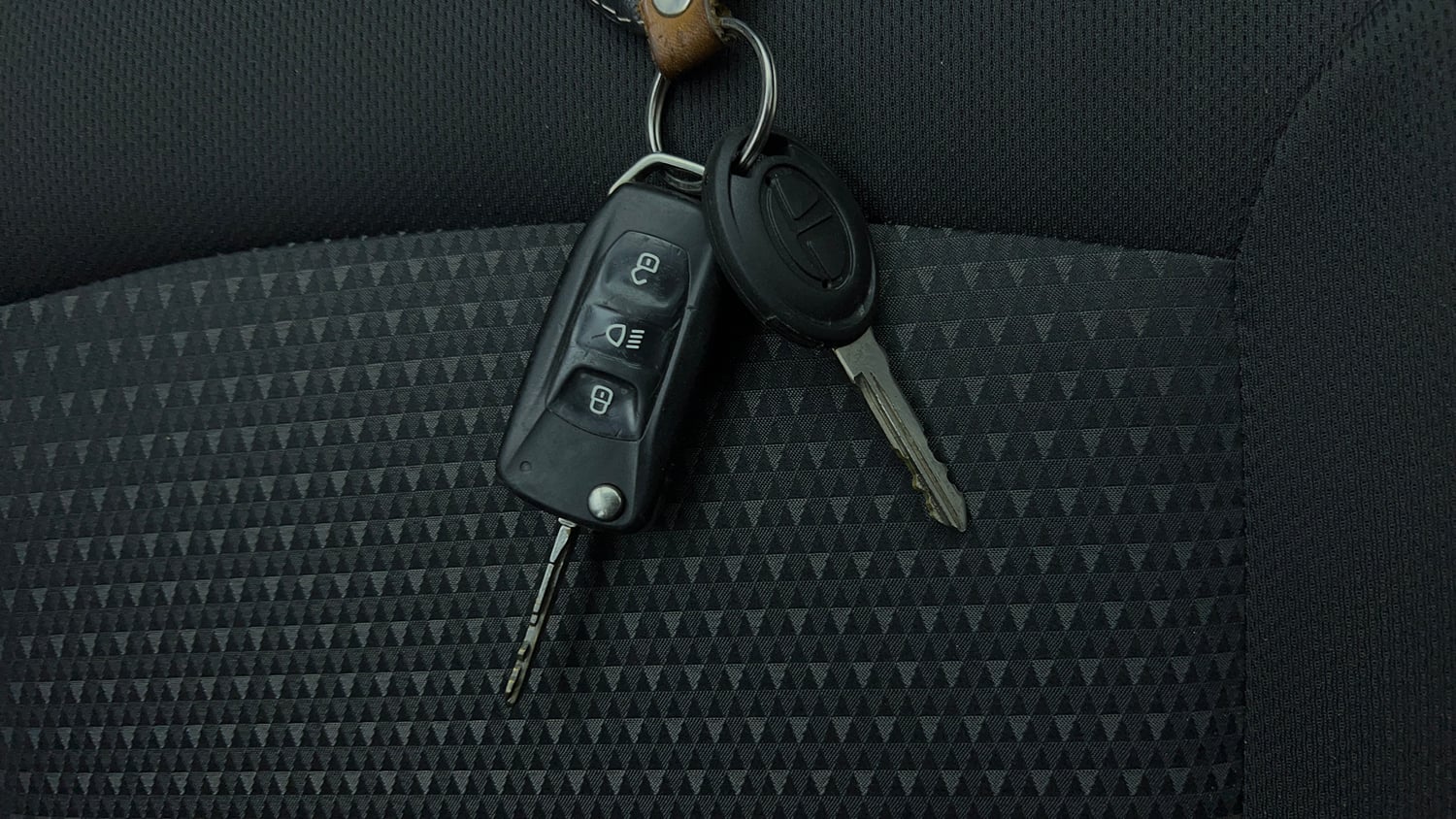 Used 2018 Tata Tiago Revotron XZ Petrol Manual extra CAR KEY VIEW