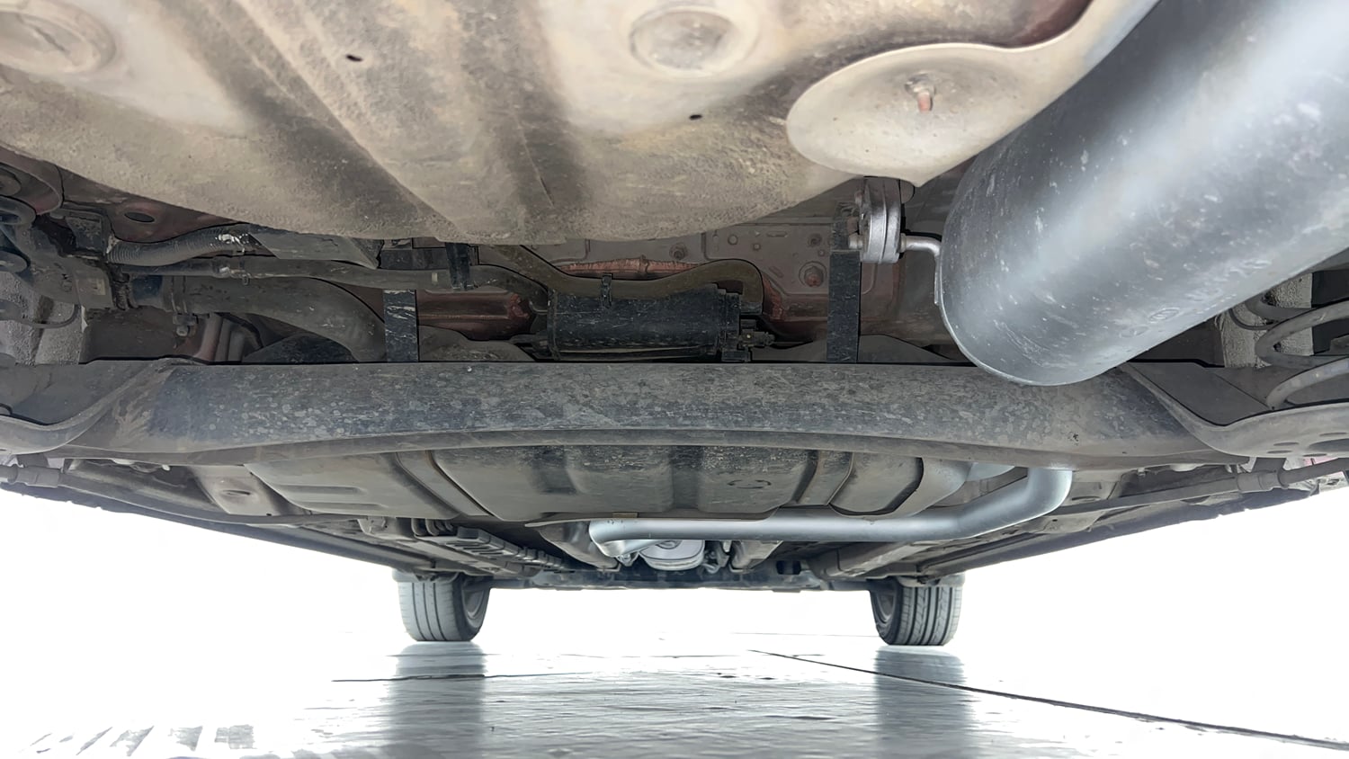 Used 2019 Hyundai Verna SX 1.6 VTVT Petrol Manual extra REAR UNDERBODY VIEW (TAKEN FROM REAR)
