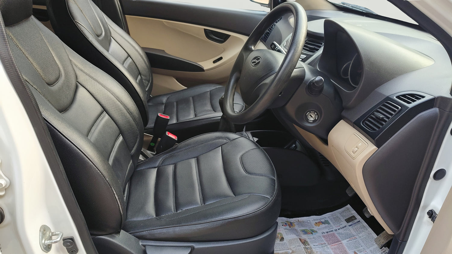 Used 2017 Hyundai Eon Magna + Petrol Manual interior RIGHT SIDE FRONT DOOR CABIN VIEW
