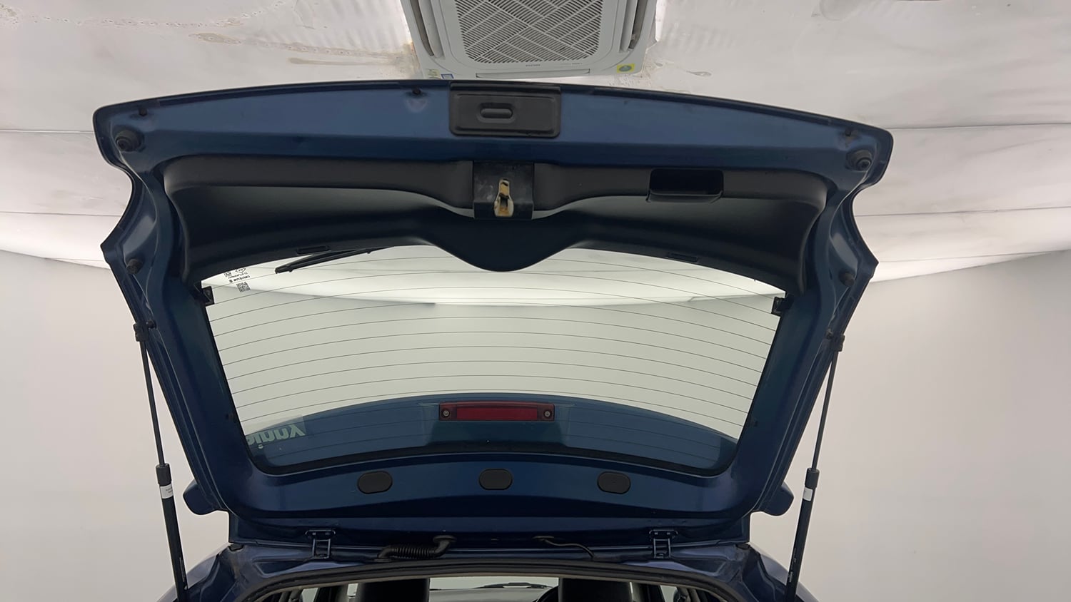 Used 2017 Maruti Suzuki Baleno Delta 1.3 Diesel Manual interior DICKY DOOR OPEN VIEW
