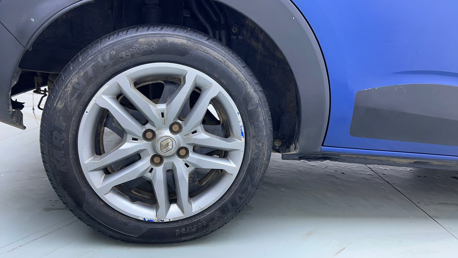 Used 2021 Renault Triber RXZ CNG (outside fitted) Cng Manual tyres RIGHT REAR TYRE RIM VIEW