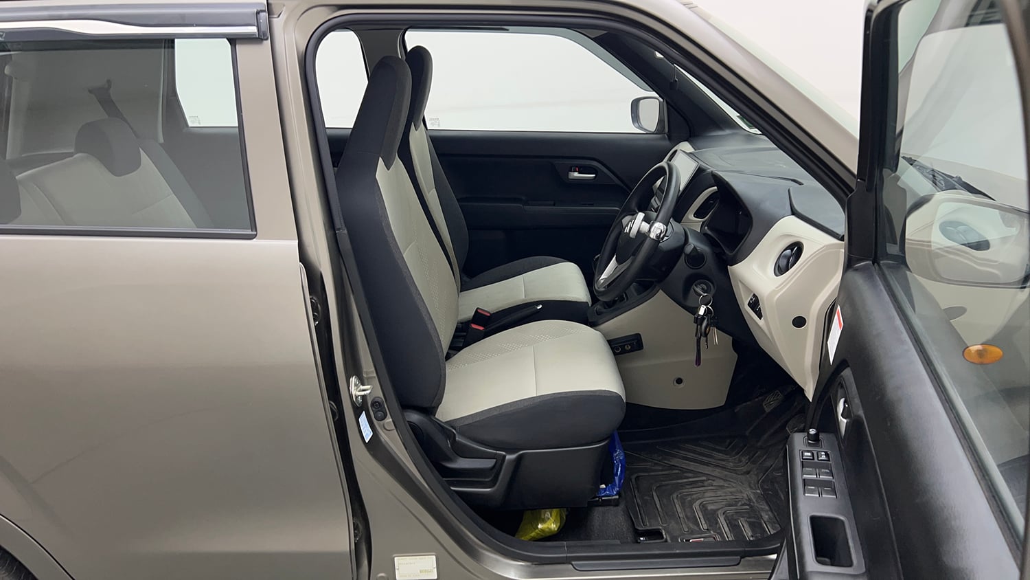 Used 2025 Maruti Suzuki Wagon R VXI 1.0 CNG Cng Manual interior RIGHT SIDE FRONT DOOR CABIN VIEW
