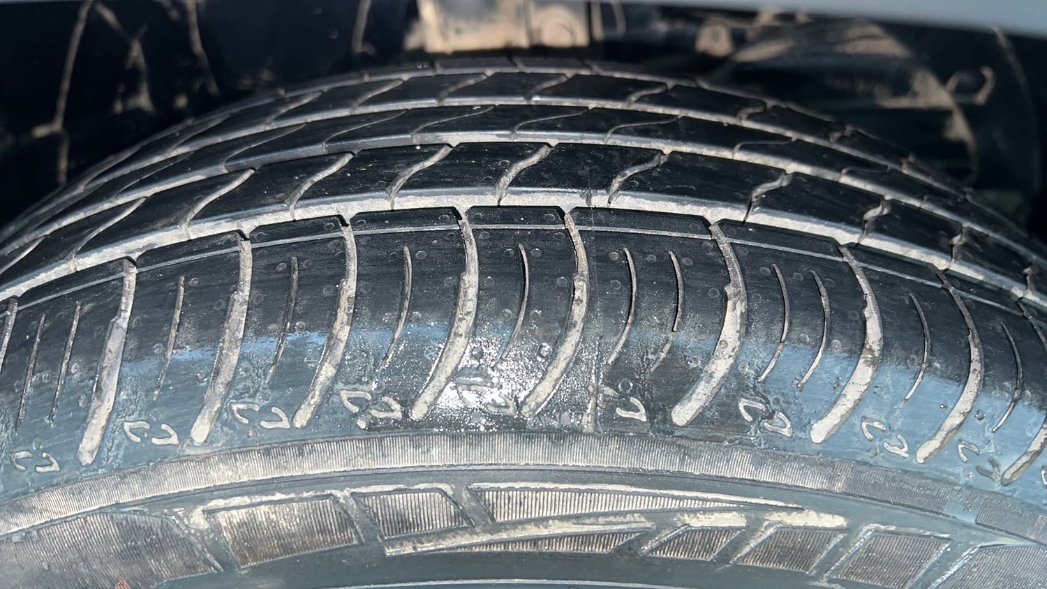 Used 2023 Maruti Suzuki Fronx Delta Plus 1.2L AGS Petrol Automatic tyres RIGHT FRONT TYRE TREAD VIEW
