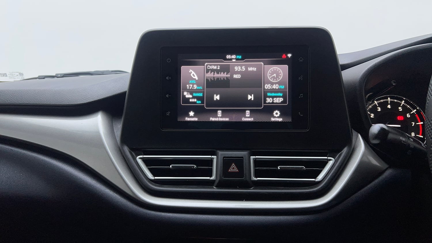Used 2024 Maruti Suzuki Baleno Zeta MT Petrol Manual top_features Touch screen infotainment system