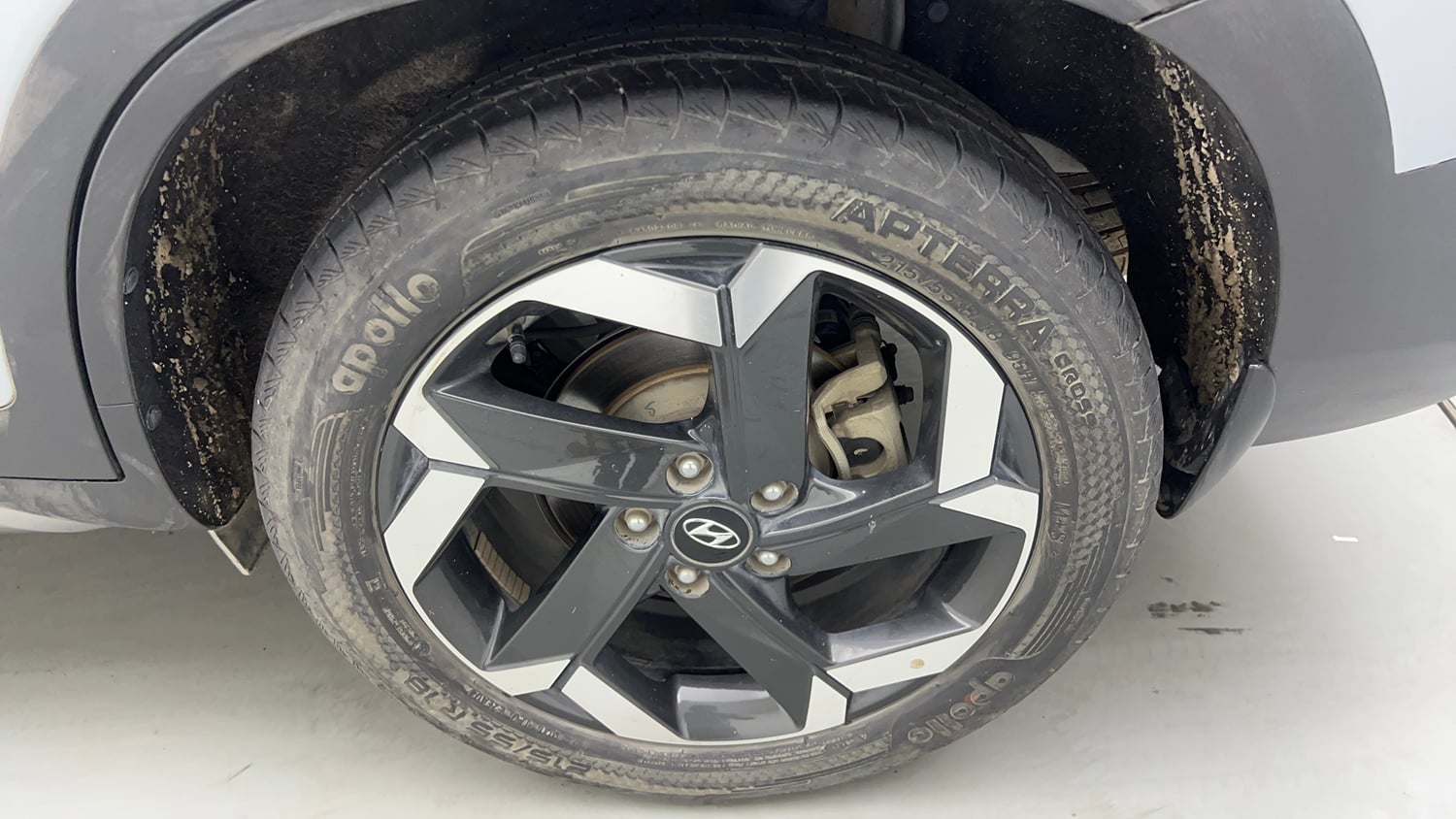 Used 2023 Hyundai Alcazar Platinum 7 STR 1.5 Turbo Petrol Petrol Manual tyres LEFT REAR TYRE RIM VIEW
