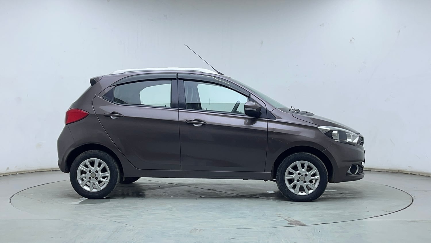 Used 2018 Tata Tiago Revotron XZA Petrol Automatic exterior RIGHT SIDE VIEW