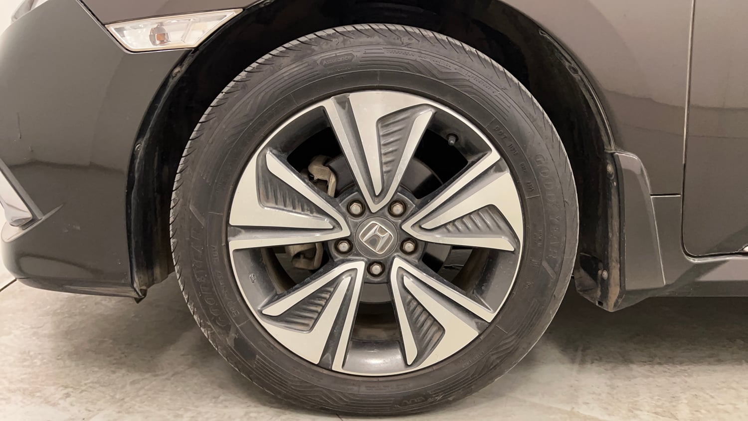 Used 2019 Honda Civic ZX CVT Petrol Petrol Automatic tyres LEFT FRONT TYRE RIM VIEW