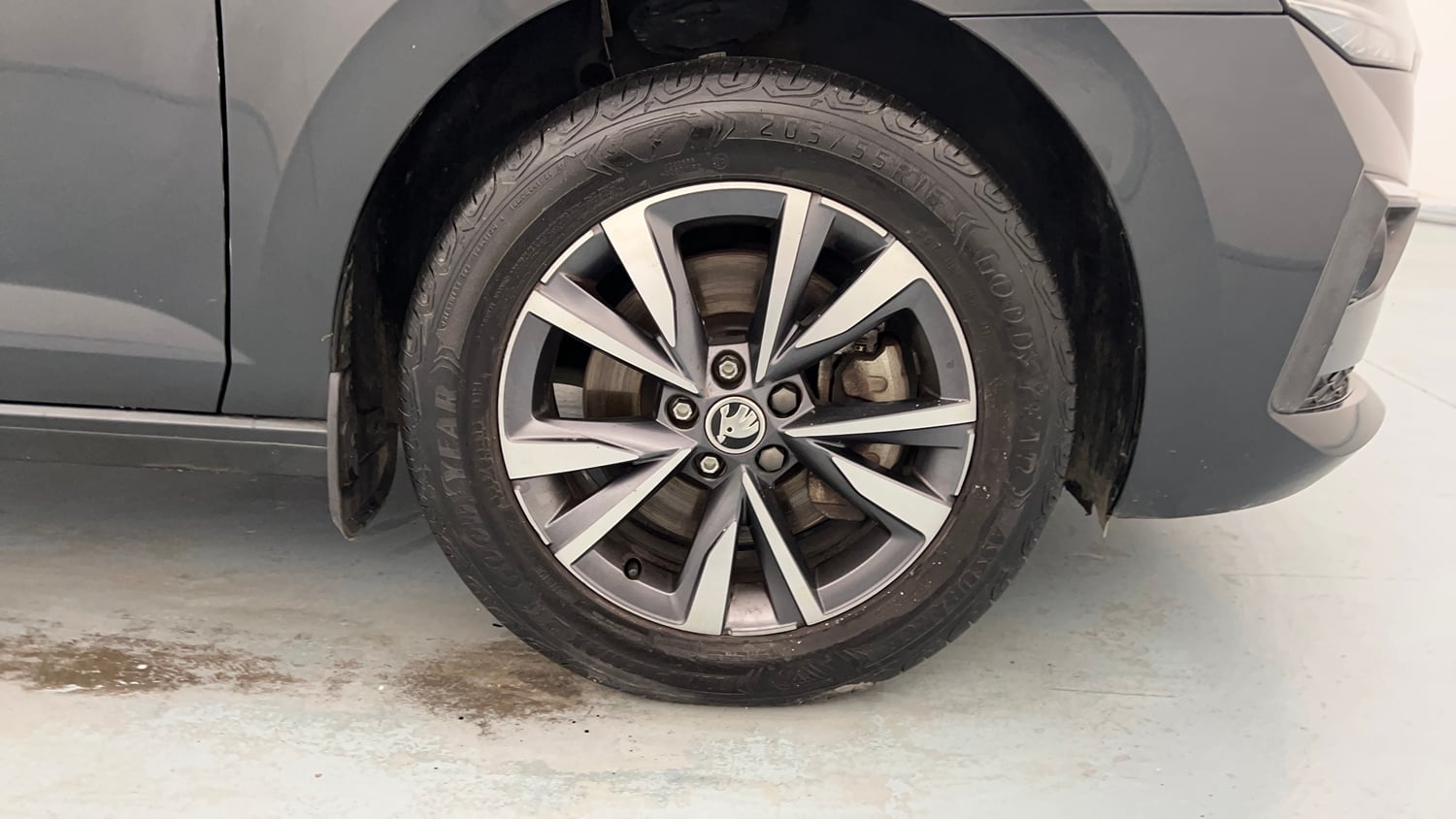 Used 2023 Skoda Slavia Style 1.5L TSI DSG Petrol Automatic tyres RIGHT FRONT TYRE RIM VIEW