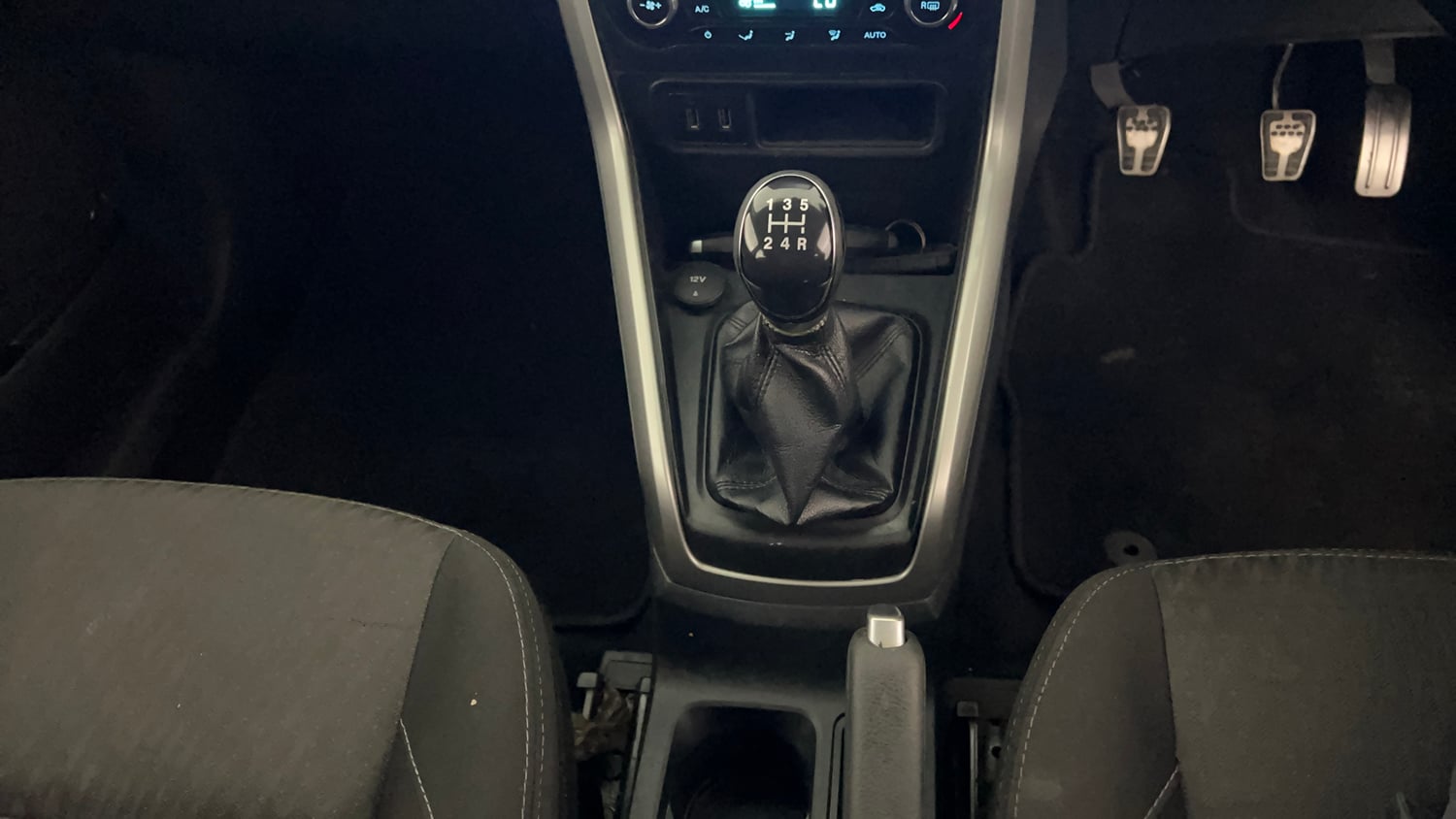 Used 2018 Ford EcoSport Titanium 1.5L TDCi Diesel Manual interior GEAR  KNOB VIEW
