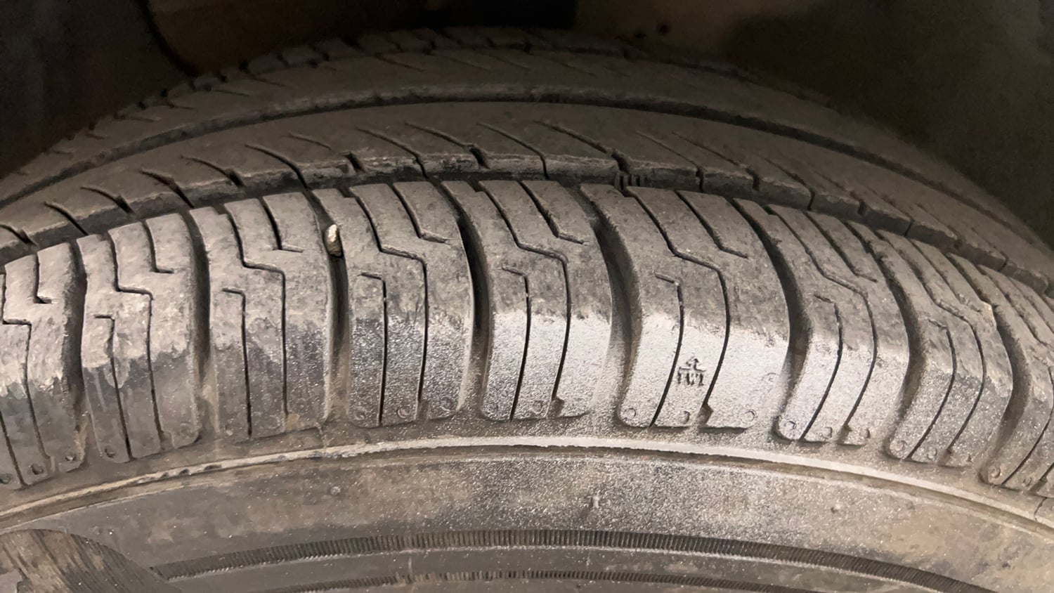 Used 2015 Hyundai Elite i20 Magna 1.2 Petrol Manual tyres LEFT FRONT TYRE TREAD VIEW