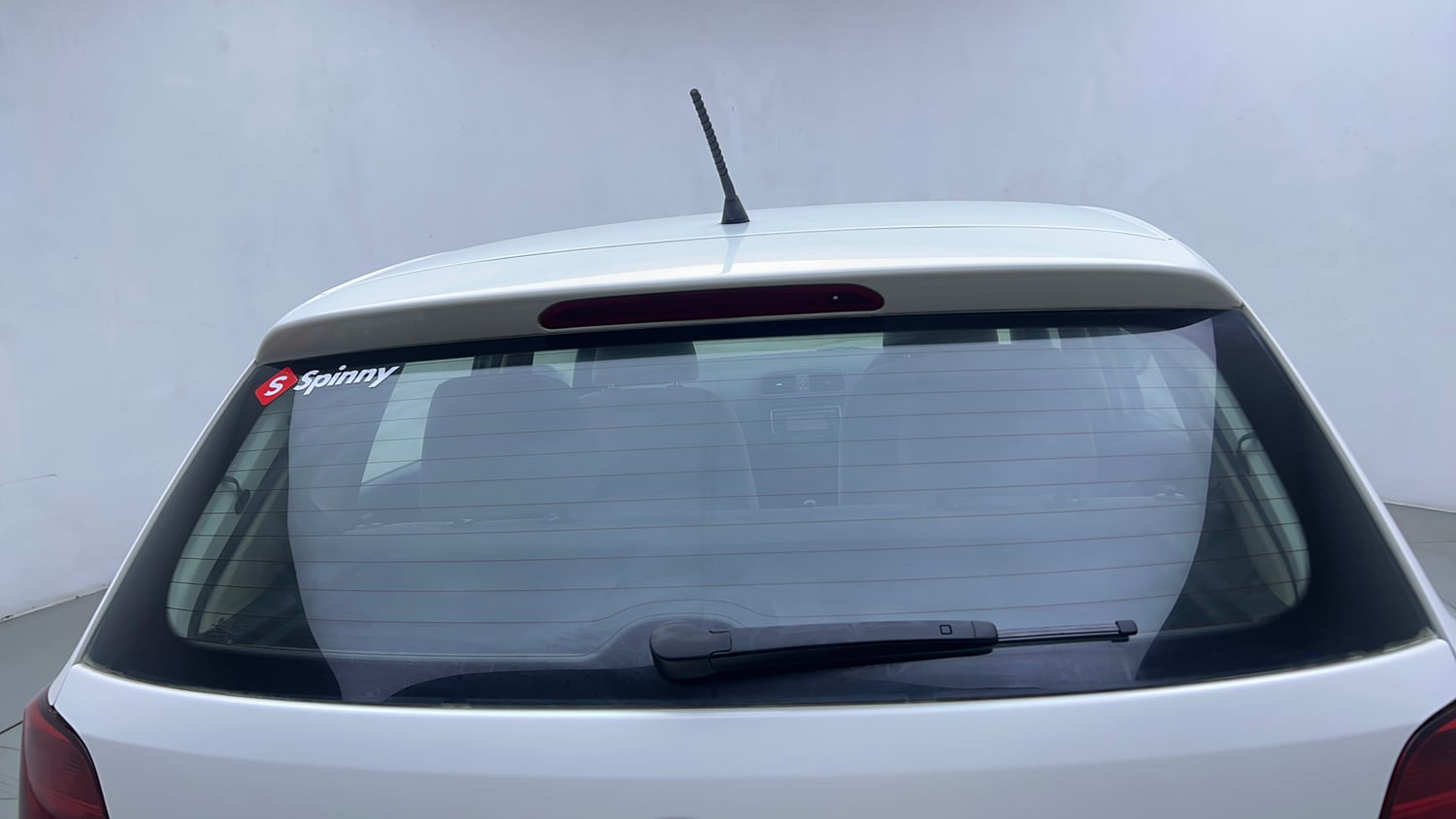 Used 2013 Volkswagen Polo Comfortline 1.2L (P) Petrol Manual top_features Rear defogger