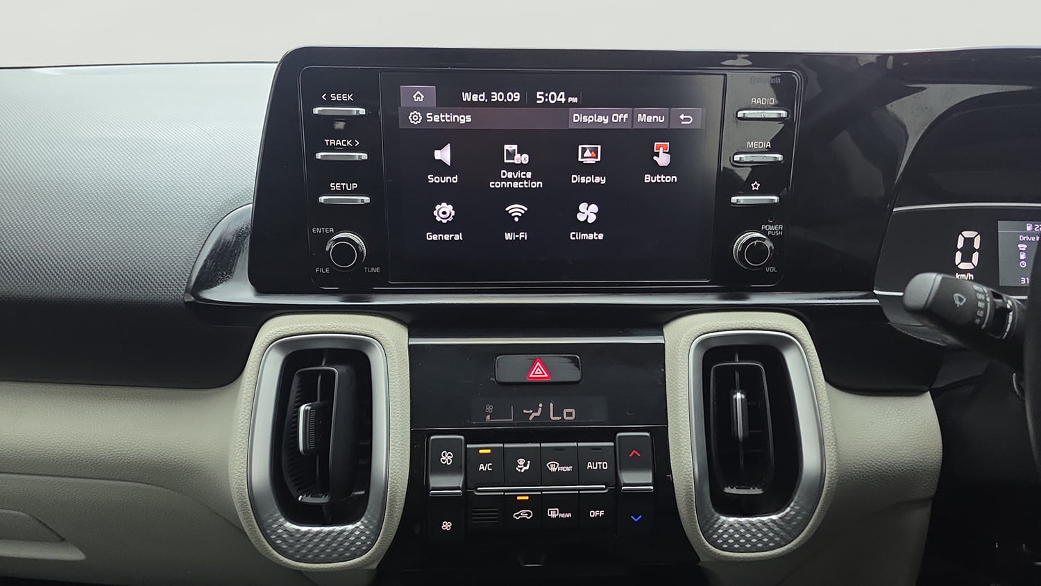 Used 2022 Kia Sonet HTX 1.5 Diesel Manual interior MUSIC SYSTEM & AC CONTROL VIEW